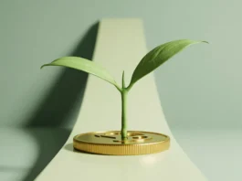 Minimalistinis 3D subtilaus, tačiau tvirto žaliojo daigumo iš vienos poliruotos auksinės monetos, esančios abstraktaus, aukštyn, aukštyn, aukštyn, aukštyn, aukštyn, aukštyn, aukštyn, aukštyn, į viršų, simbolizavimo, simbolizuojančio pirmąjį žingsnį ir nuolatinį investicijų augimą pradedantiesiems pradedantiesiems. Švarus fonas, ryškios spalvos, kino apšvietimas, oktaninis vaizdas, 8K, aukšta detalė, aštrus fokusavimas, profesionali fotografija