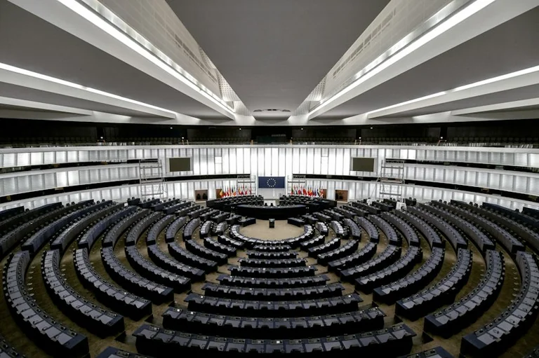 Lietuvos europarlamentarai ginčija 141 mlrd. eurų biudžeto karpymą